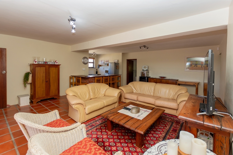 6 Bedroom Property for Sale in Middedorp Western Cape